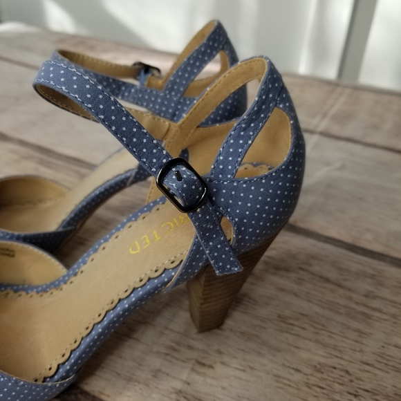 Restricted Retro Blue peep Toe Heels - Picture 4 of 7